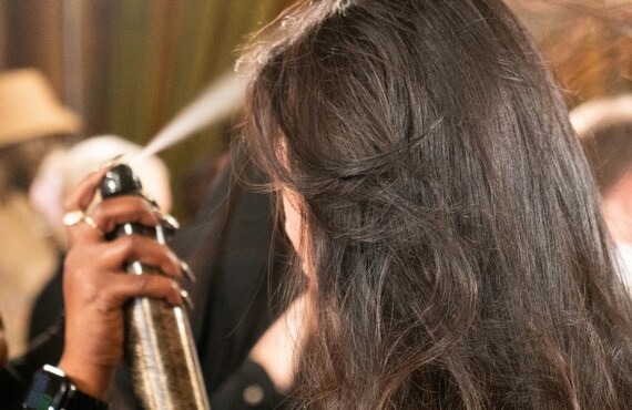 増毛スプレー、自然に見えてる…？|町田のヘアサロンなら薄毛ケアに特化した＆Happily