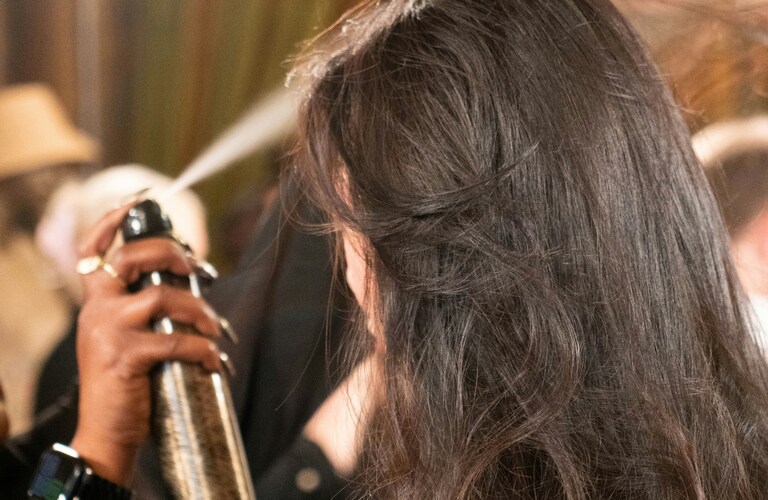 増毛スプレー、自然に見えてる…？|町田のヘアサロンなら薄毛ケアに特化した＆Happily