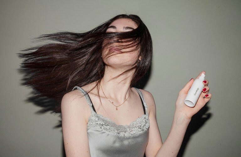 洗い流さないトリートメント、オイルとミルクどちらがいいの？|町田のヘアサロンなら髪質改善に特化した＆Happily