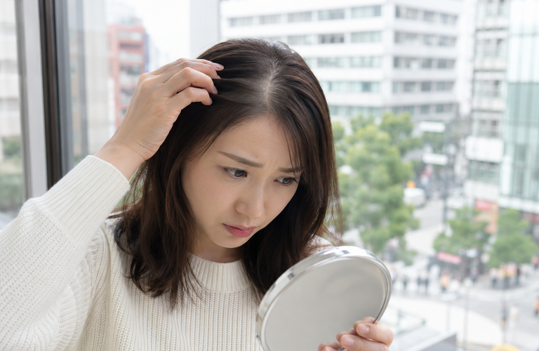 町田で薄毛に悩む女性が増えている理由｜町田のヘアサロンなら頭皮ケアに特化した＆Happily