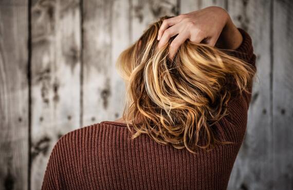 シャンプーソムリエスカルプブラシ｜町田のヘアサロンなら頭皮ケアに特化した＆Happily
